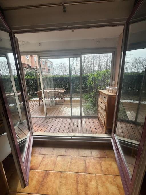 F2 Avec Terrasse, Parking Gratuit Apartment Гианкур Екстериор снимка