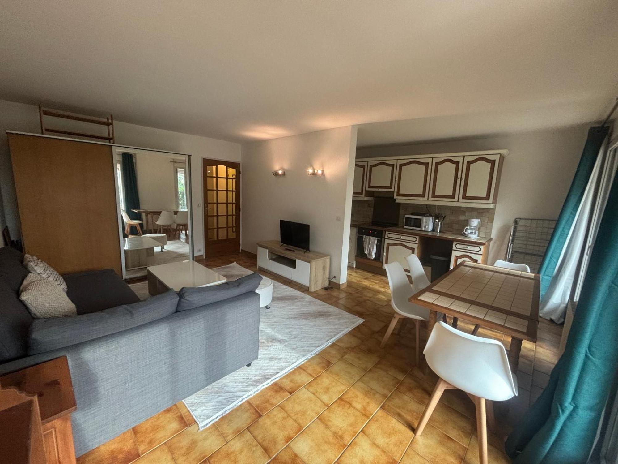 F2 Avec Terrasse, Parking Gratuit Apartment Гианкур Екстериор снимка