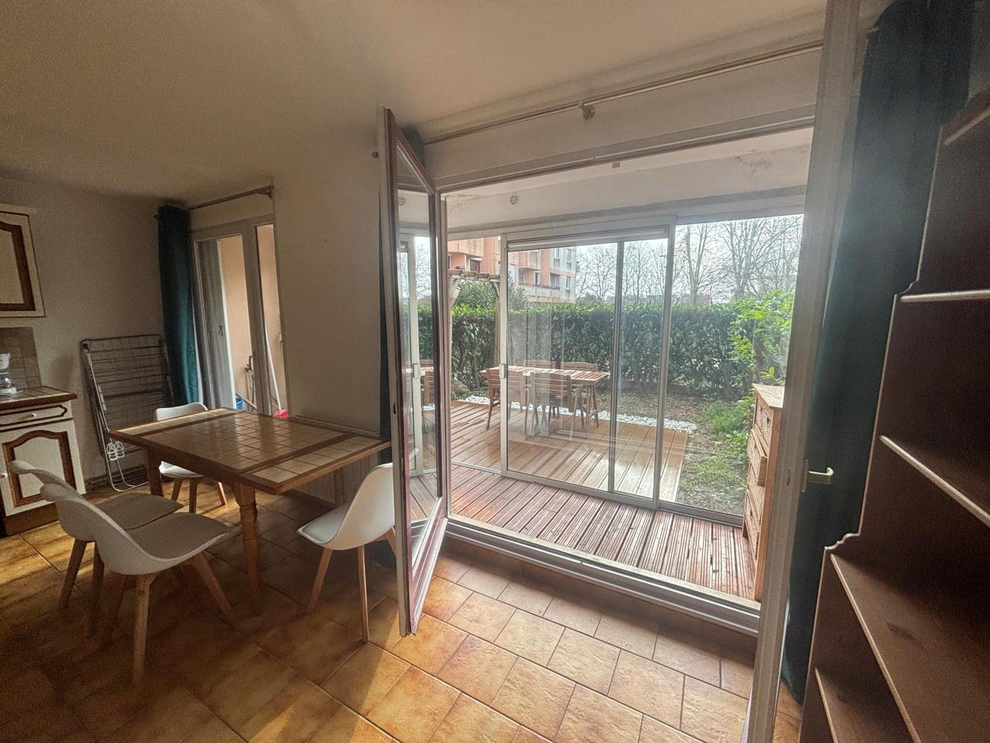 F2 Avec Terrasse, Parking Gratuit Apartment Гианкур Екстериор снимка